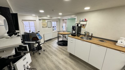 Laborblick auf die Arbeitsplätze